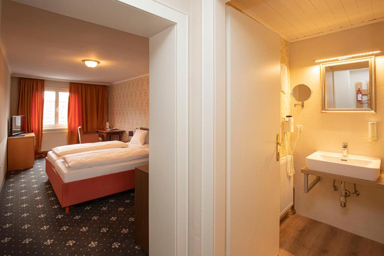 Keramikhotel Goldener Brunnen Gmunden Bagian luar foto