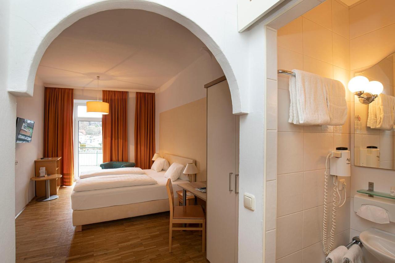Keramikhotel Goldener Brunnen Gmunden Bagian luar foto