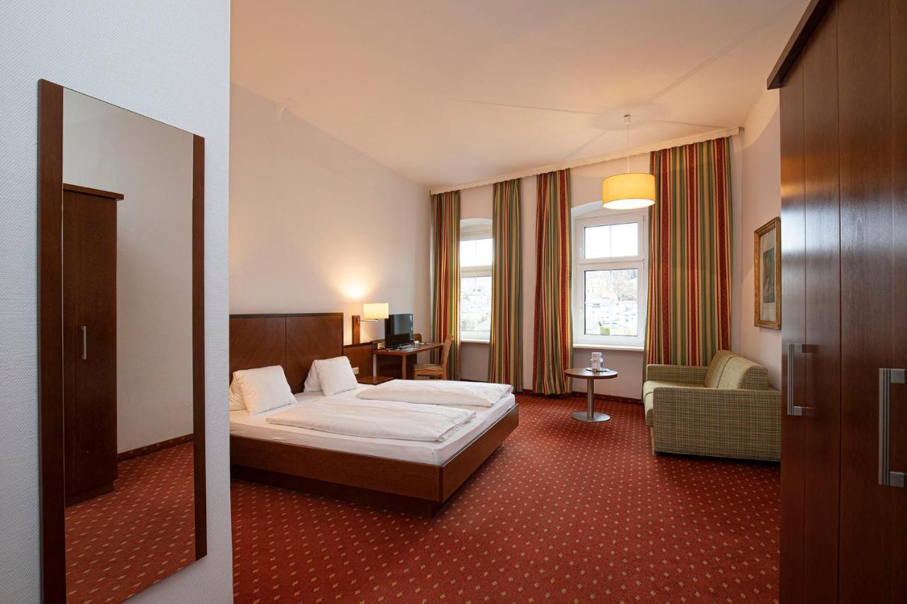 Keramikhotel Goldener Brunnen Gmunden Bagian luar foto